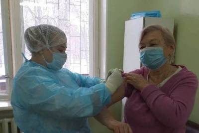 В тамбовском госпитале для ветеранов войн вакцинировали против коронавируса более 600 человек