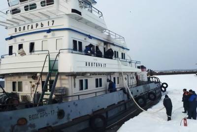 Пожар произошел на судне у причала Чебоксарского речпорта