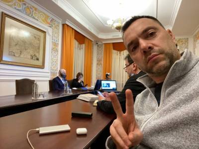 На Украине требуют расправы над Арестовичем: послал матом пользователя соцсети