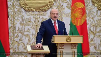 Лебедько: Лукашенко с помощью Конституции-1996 приватизировал все ветви власти, бюджет и собственность, которая скрывается под вывеской государства