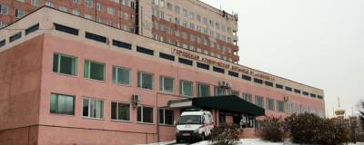 В Омске погиб пациент с COVID-19, выпав из окна больницы