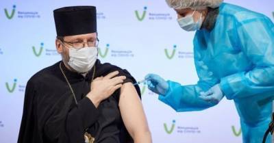 Первый человек в Украине получил обе дозы вакцины против Covid-19
