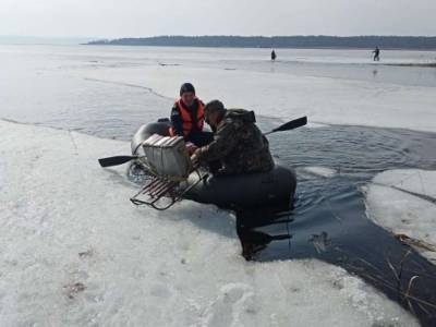 На Киевщине шесть рыбаков плавали на льдине по Днепру