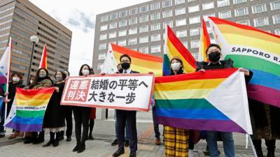 Суд в Японии: запрет однополых браков противоречит конституции