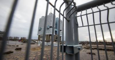 Алиханов назвал причины задержки демонтажа Дома Советов