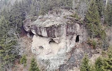 В Турции ученые нашли в пещере спрятанные 11 тысяч дет назад уникальные предметы