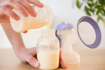 Как хранить сцеженное грудное молоко: полезные лайфхаки от врача