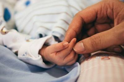 В США родился первый в мире ребенок с антителами к коронавирусу