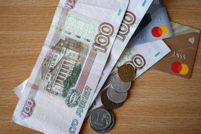 860 тысяч рублей лишилась пенсионерка из Пскова после общения с мошенником
