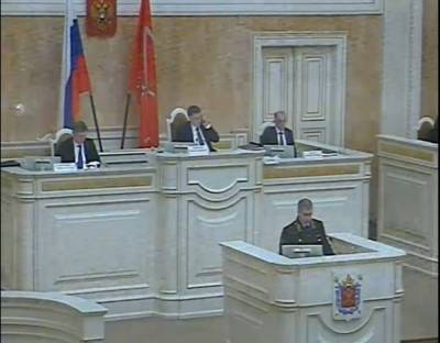 Генерал ГУ МВД Петербурга отчитался о работе ведомства перед депутатами и не услышал от них ни одного острого вопроса