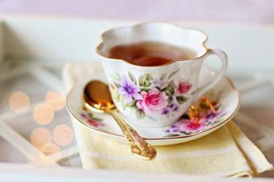 Ученые назвали чай с лемонграссом самым полезным напитком для завтрака