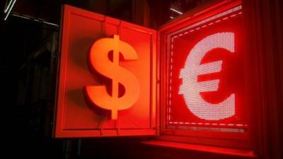 Снижение курса доллара к евро стало трендом торгов на биржах