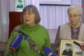 Сестрам из Череповца передали грунт с подлодки, где погиб в войну их родственник