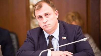 Депутат Вострецов предложил сделать нерабочими День учителя и День космонавтики