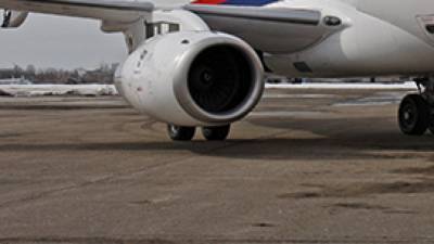 Вылет самолета SSJ-100 из Магнитогорска задержан на шесть часов из-за двигателя