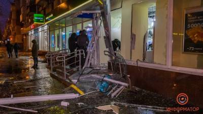 В Днепре неизвестные взорвали отделение банка - news.bigmir.net - Киев
