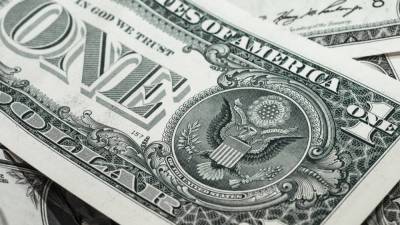 Доллару предсказали падение ниже 70 рублей с наступлением лета
