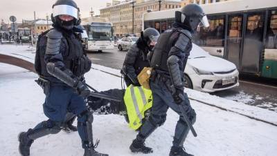 Первое дело об агрессии против полиции на митинге поступило в суд Петербурга