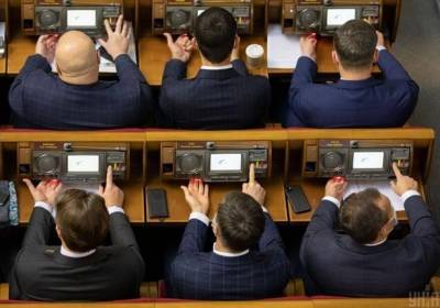 Депутат от Слуги народа придумал, как обмануть сенсорную кнопку
