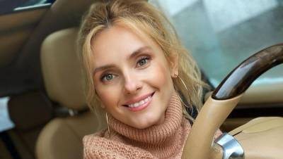 За рулем автомобиля: Ирина Федишин показала фото нового повседневного образа