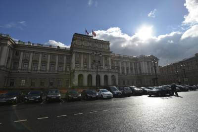 Петербургским депутатам придется декларировать цифровые активы