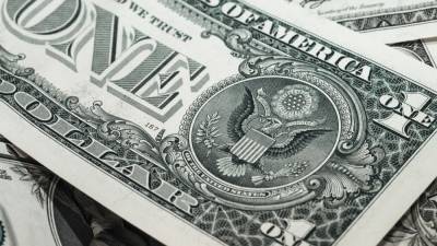 Доллар укрепился до 74 рублей после заявлений Байдена о России