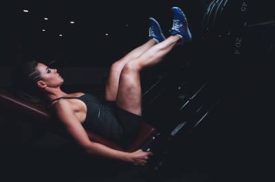 Как укрепить мышцы бедер после 40: комплекс эффективных упражнений показали на видео - 24tv.ua
