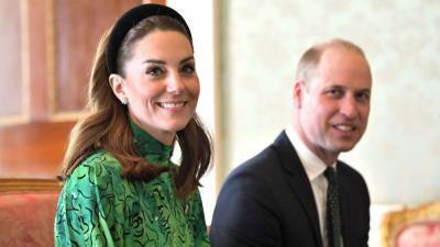 Кейт Миддлтон и принц Уильям поздравили с Днем святого Патрика: яркий look герцогини