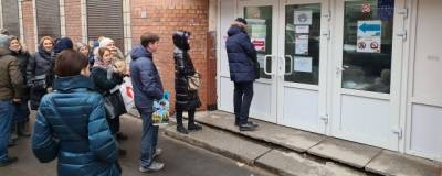 Петербургские власти прокомментировали огромные очереди за сертификатами в детские лагеря