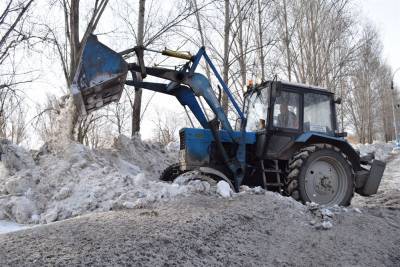 В областном центре усилили работы по рыхлению снега