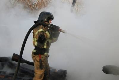 Пожарные ликвидировали крупный пожар гаража в селе Угдан Читинского района