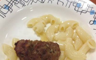 Плесень и сырое мясо обнаружили глазовчане на обеде в школьной столовой города (ФОТО)
