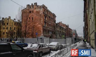 Здравствуй, город съехавших крыш: какая судьба ожидает исторический центр Петербурга?