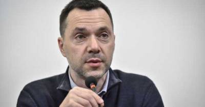 Арестовича захотели исключить из ТКГ после скандала с матами: он пообещал новый "перформанс"