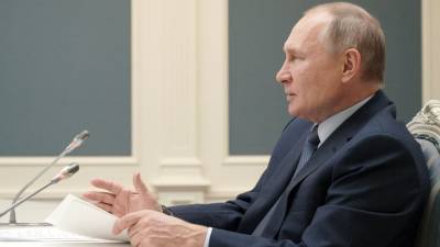 Путин потребовал активнее анализировать соответствие доходов и расходов чиновников
