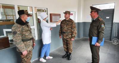 В Армении солдатам-срочникам запретили свидания с родными и отпуска: МО пояснило причину