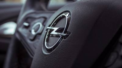 Первые снимки обновленного Opel Astra появились в Сети