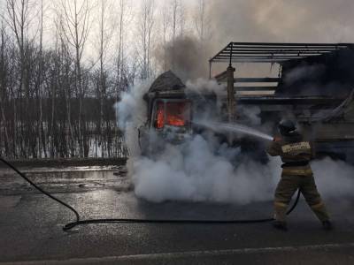 Половина грузовика сгорела на федеральной трассе в Кстовском районе