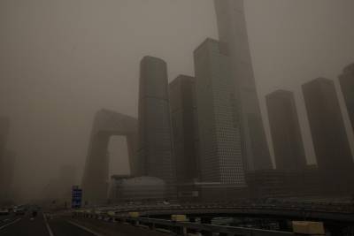 Пекин накрыла самая мощная песчаная буря за десятилетие