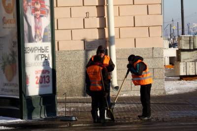 Дорожные службы Петербурга начали работать в усиленном режиме
