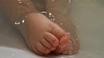 В Омске мать утопила грудного ребенка в ванне и умерла сама