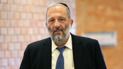 Дери: "Либерман раскалывает израильское общество, агитируя против ортодоксов"