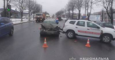 В Тернополе авто, которое везло вакцину от COVID-19 попал в ДТП: есть пострадавшие