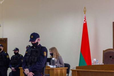 Суды режима Лукашенко бросили в тюрьму более 400 участников протестов