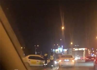 В Кемерове последствия ДТП с двумя автомобилями такси попали на видео