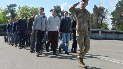 Экс-депутат Рады: мобилизация в ВСУ вынуждает призывников бежать из страны