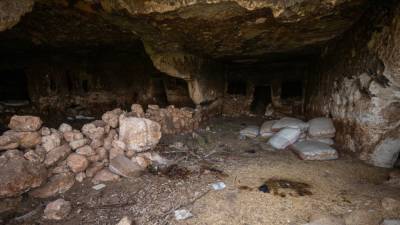Добровольцы из Франции проведут 40 дней в пещере без света и средств связи