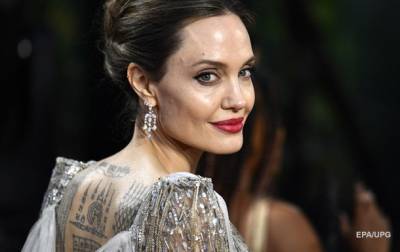 Анджелина Джоли заговорила о домашнем насилии со стороны Брэда Питта