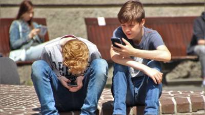 Психолог объяснил пользу ограничения общения между взрослыми и детьми в Instagram