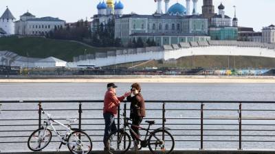 Попова посоветовала россиянам провести майские праздники внутри страны